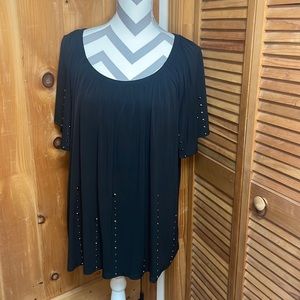 Essential 2X black top with nail head trim